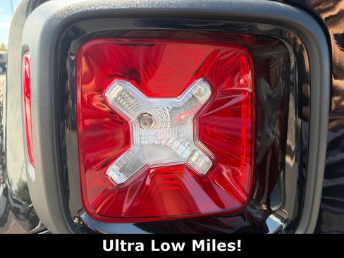 Used 2017 Jeep Renegade Altitude AWD/4WD image 28
