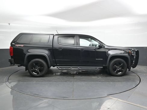 Used 2017 Chevrolet Colorado LT w/ Midnight Edition AWD/4WD image 3