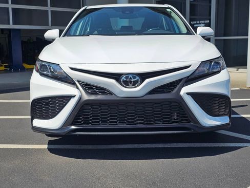 Used 2022 Toyota Camry SE FWD image 8
