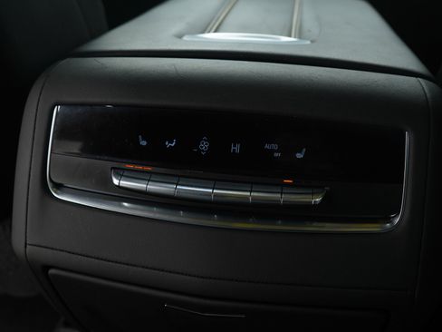 Used 2024 Cadillac Escalade ESV Premium Luxury image 24