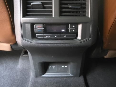 Used 2022 Volkswagen Atlas SE w/ Panoramic Sunroof Package image 17