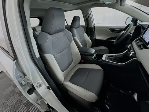 Used 2024 Toyota RAV4 XLE w/ Convenience Package FWD image 27