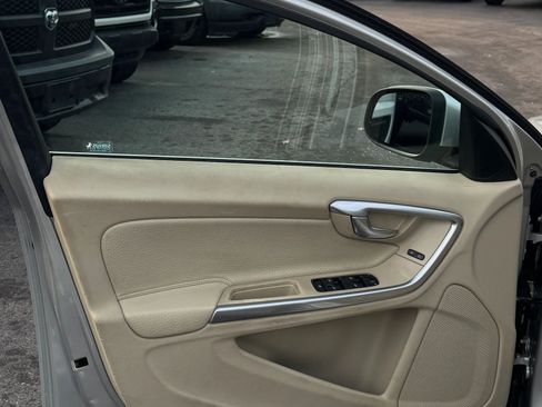 Used 2012 Volvo S60 T5 FWD image 12