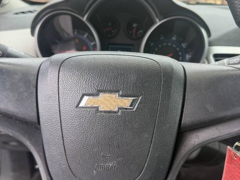 Used 2012 Chevrolet Cruze LS FWD image 4
