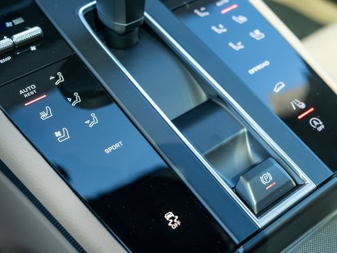 Certified 2026 Porsche Macan image 22