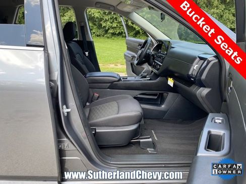 Used 2024 Nissan Pathfinder SV image 17