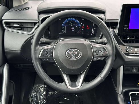 Used 2023 Toyota Corolla Cross XLE w/ Convenience Package AWD/4WD image 11