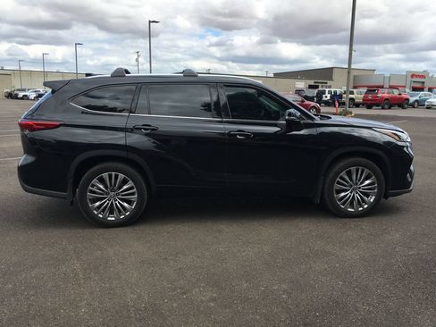 Used 2021 Toyota Highlander Platinum AWD/4WD image 7