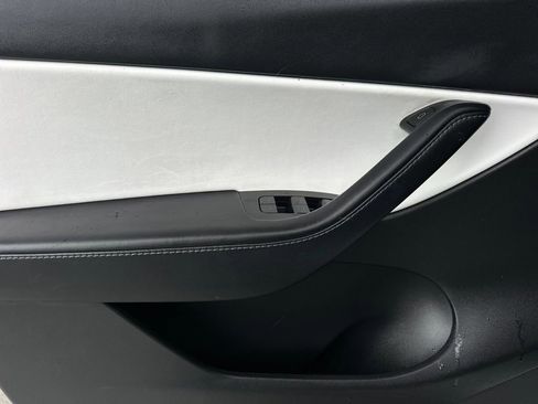 Used 2021 Tesla Model Y Long Range image 11