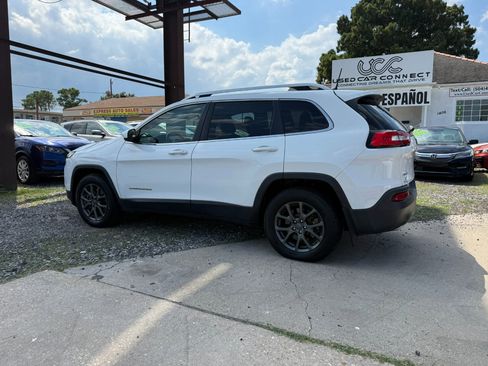 Used 2016 Jeep Cherokee Latitude w/ Cold Weather Group image 8