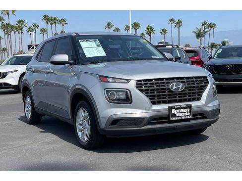 Used 2021 Hyundai Venue SE FWD image 9