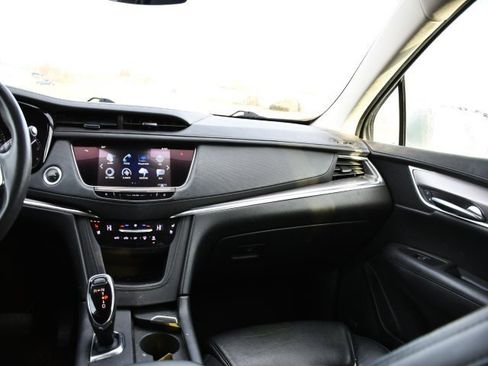 Used 2017 Cadillac XT5 Premium Luxury image 16