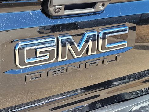 New 2026 GMC Canyon Denali w/ LPO, Denali Black Edition image 6