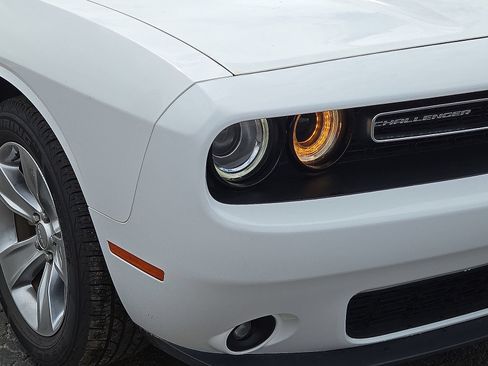 Used 2021 Dodge Challenger SXT w/ Driver Convenience Group RWD image 9