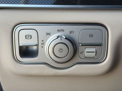 Used 2020 Mercedes-Benz GLE 350 4MATIC image 28