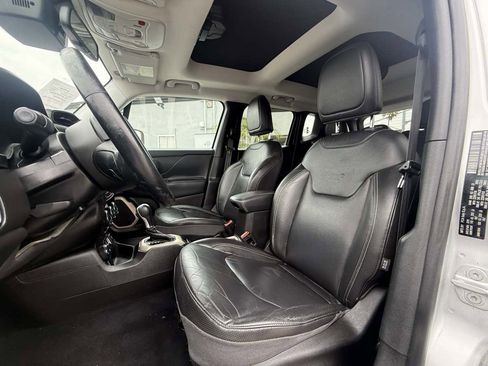 Used 2016 Jeep Renegade Limited image 10
