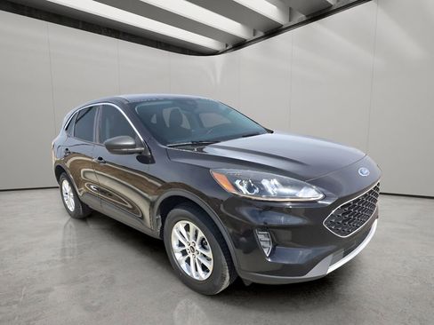 Used 2022 Ford Escape SE w/ Cold Weather Package image 7