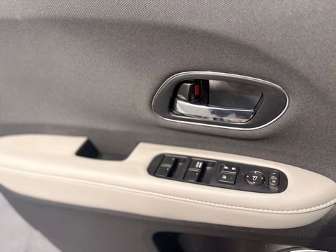 Used 2021 Honda HR-V EX image 12