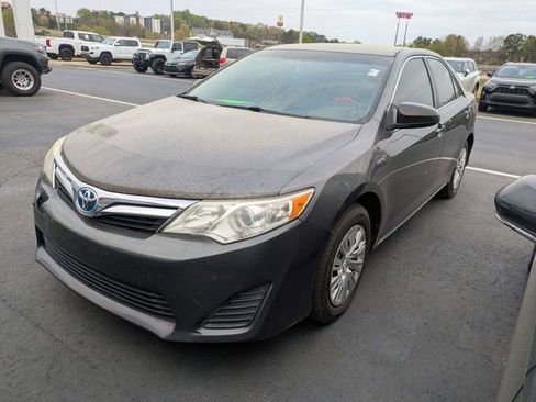 Used 2014 Toyota Camry LE image 2