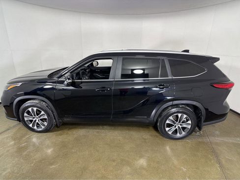 Used 2023 Toyota Highlander XLE image 14