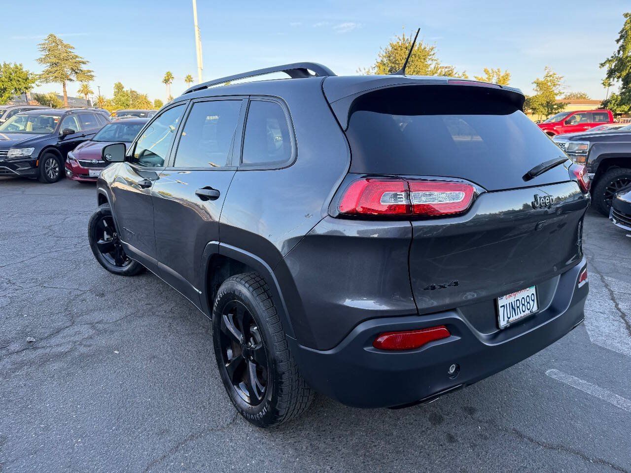 Used 2016 Jeep Cherokee Sport w/ Cold Weather Group AWD/4WD image 3