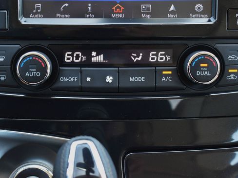Used 2017 Nissan Maxima Platinum w/ Interior Lighting Package FWD image 9