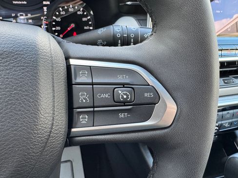 Used 2025 Jeep Compass Limited AWD/4WD image 12