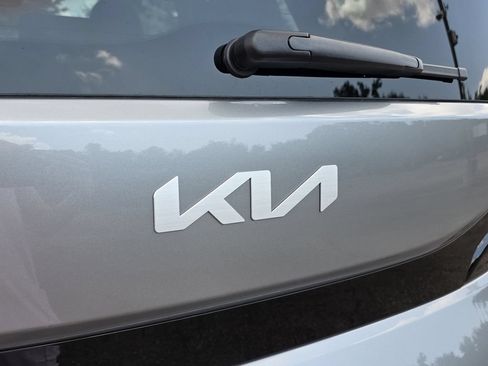 Used 2025 Kia Soul LX w/ LX Technology Package FWD image 35