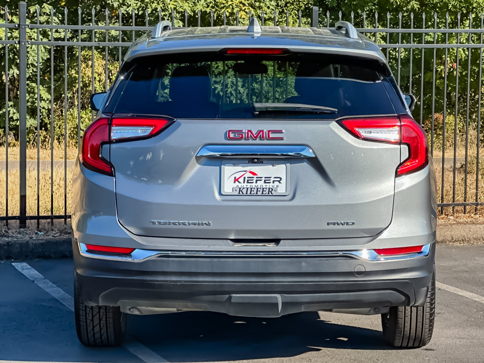Used 2024 GMC Terrain SLT AWD/4WD image 4