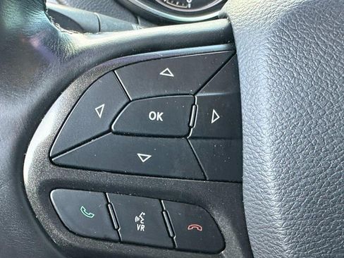 Used 2019 Jeep Cherokee Trailhawk w/ Cold Weather Group AWD/4WD image 18