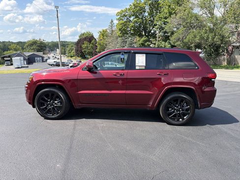 Used 2021 Jeep Grand Cherokee Laredo X AWD/4WD image 2