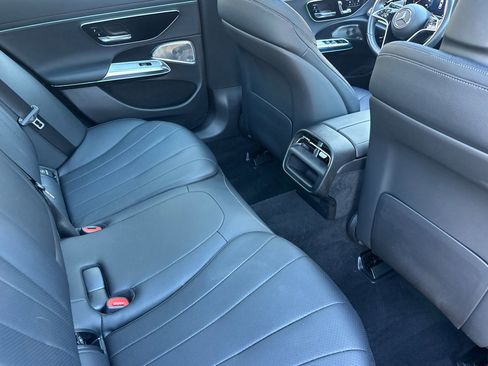 Used 2024 Mercedes-Benz E 350 4MATIC Sedan image 31