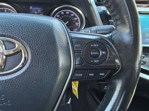 Used 2018 Toyota Camry SE FWD image 34