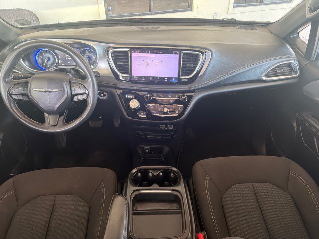 Used 2023 Chrysler Pacifica Touring FWD image 22