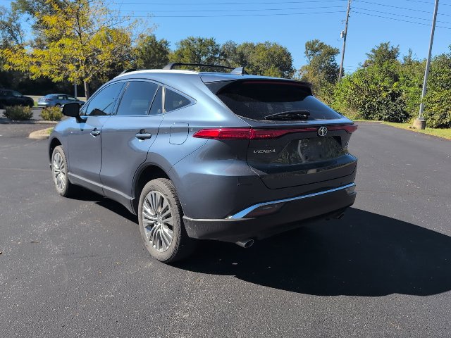 Used 2022 Toyota Venza XLE AWD/4WD image 5