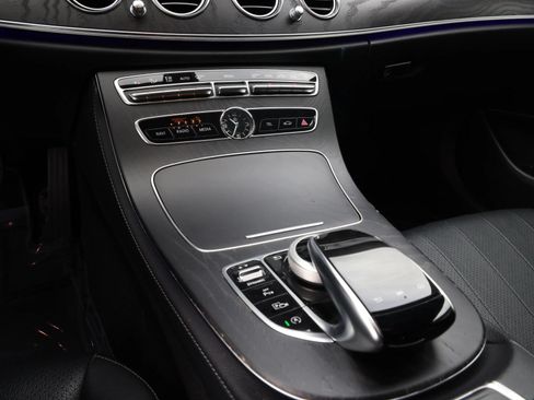 Used 2019 Mercedes-Benz E 300 4MATIC image 18