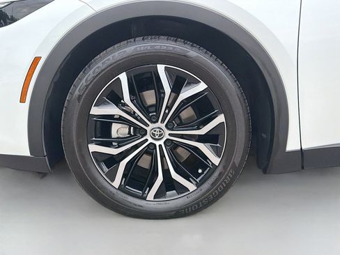 Used 2023 Toyota Crown Limited image 39