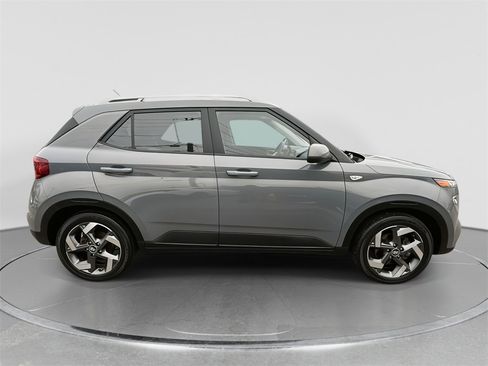 Certified 2023 Hyundai Venue SEL w/ Cargo Package image 5