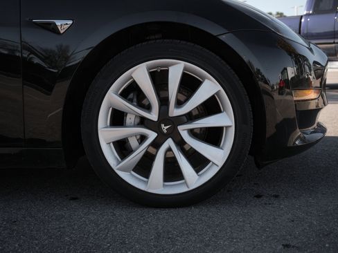 Used 2018 Tesla Model 3 Long Range image 13