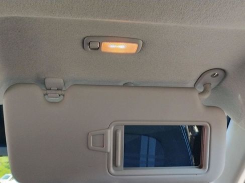 Used 2025 Hyundai Venue SEL FWD image 17