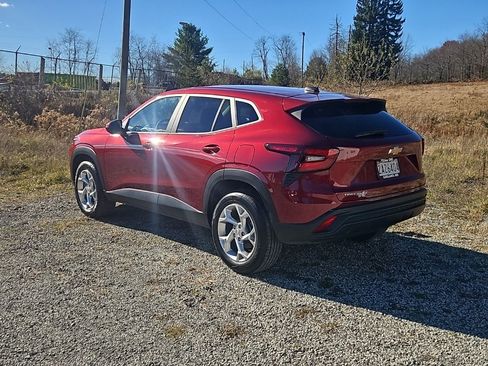 Used 2024 Chevrolet Trax LS w/ LS Convenience Package image 3