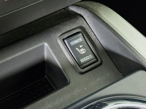 Used 2021 Nissan Titan SV w/ SV Convenience Package image 24