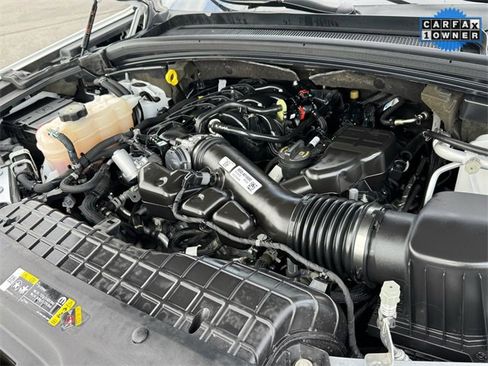 Used 2023 Jeep Grand Cherokee Limited w/ Black Appearance Package image 14