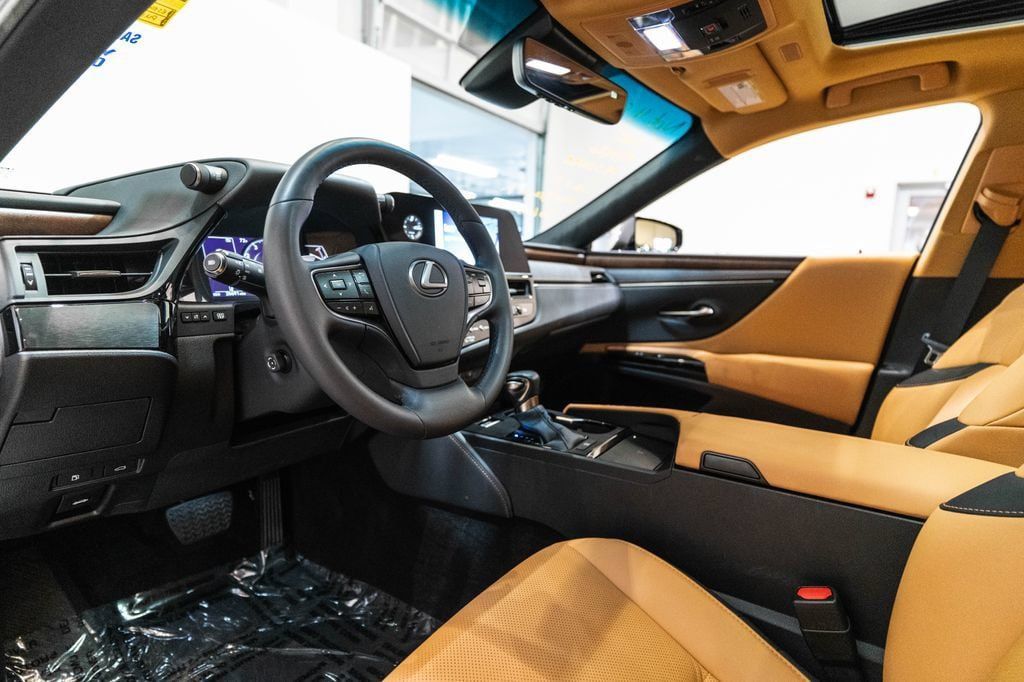Used 2023 Lexus ES 350 w/ Premium Package FWD image 4