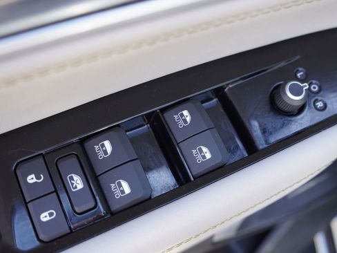 Used 2022 Jeep Wagoneer Series III w/ Rear Seat Video Group 1 AWD/4WD image 28