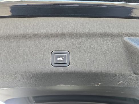 Used 2022 Chevrolet Tahoe Z71 w/ Luxury Package image 50