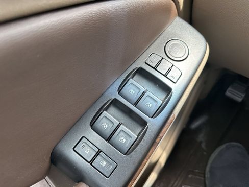 Used 2018 Chevrolet Suburban LT AWD/4WD image 42