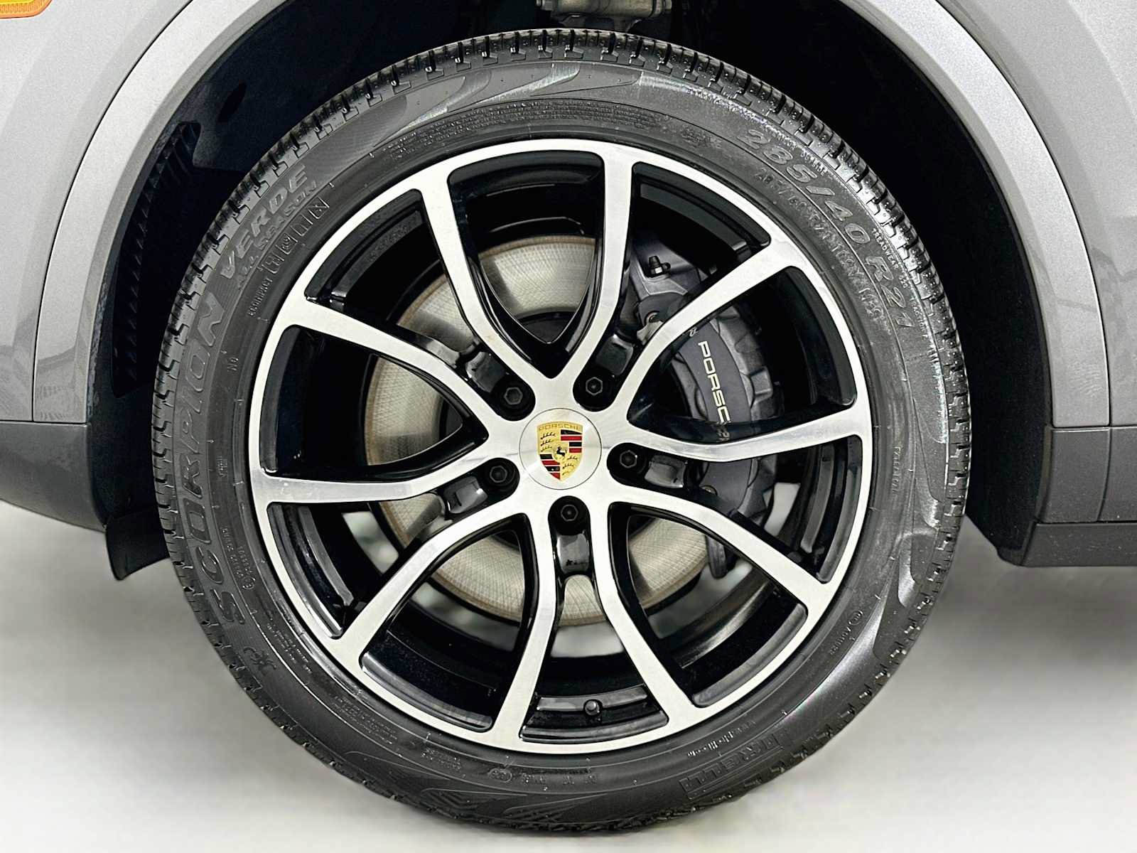 Used 2023 Porsche Cayenne AWD/4WD image 32