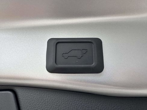 New 2025 Toyota RAV4 SE image 15