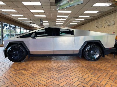 Used 2024 Tesla Cybertruck AWD Crew Cab image 5